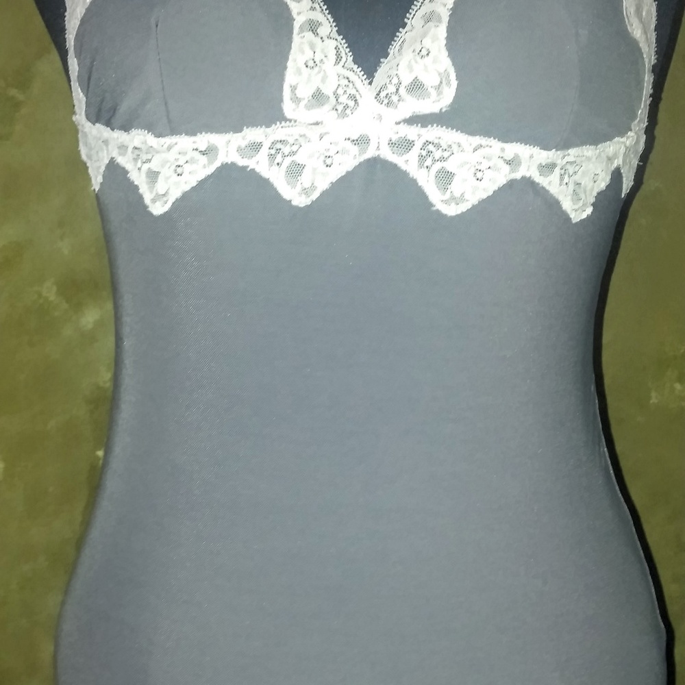 NWT Honeydew Grey with Pink Lace Detailing size M